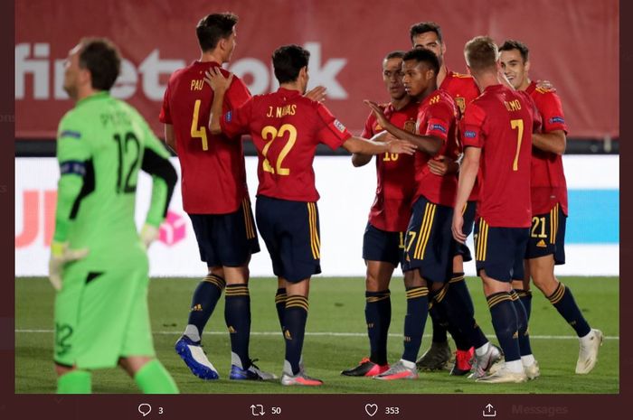 Ansu Fati dan rekannya merayakan gol untuk timnas Spanyol ke gawang Ukraina pada laga UEFA Nations League di Stadion Alfredo Di Stefano, Madrid, 6 September 2020.