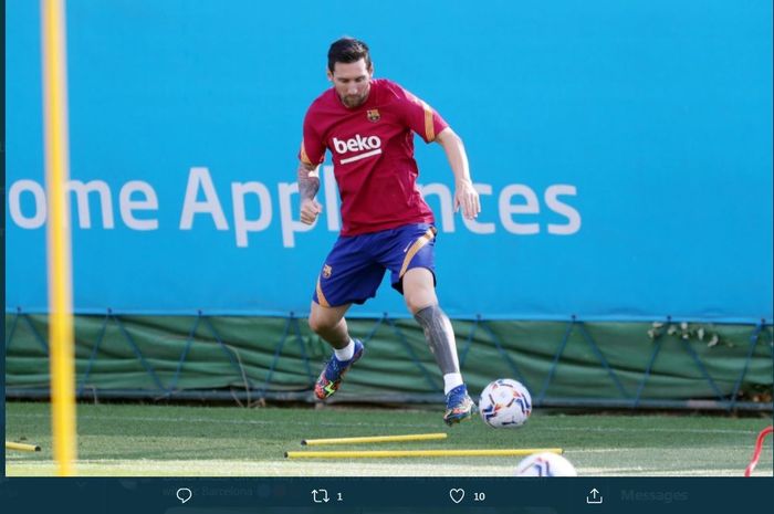 Lionel Messi kembali menjalani sesi latihan Barcelona setelah pembatalan keputusannya hengkang pada musim panas ini.