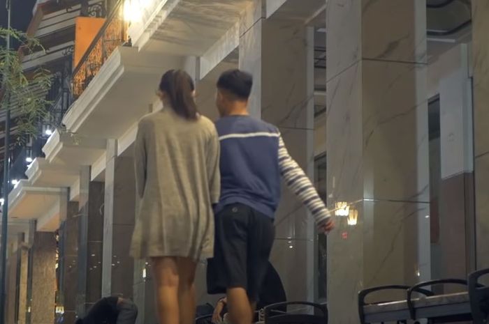 Lirik Lagu ‘Lewat Angin Wengi’ yang Dinyanyikan oleh Happy Asmara