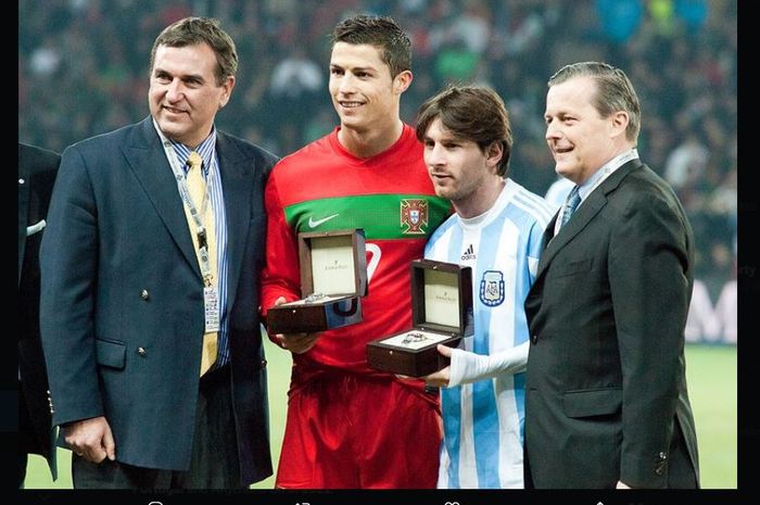 Cristiano Ronaldo dan Lionel Messi saat bertemu dalam duel persahabatan antara Portugal vs Argentina di Swiss pada 2011.