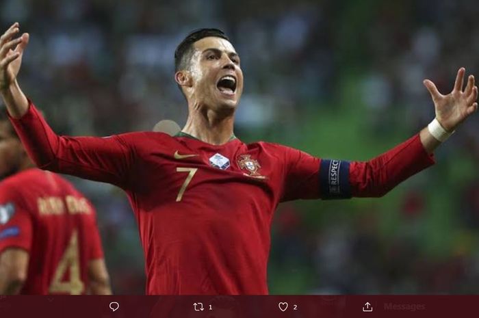 Kapten timnas Portugal, Cristiano Ronaldo, mencetak rekor 101 gol untuk negaranya.