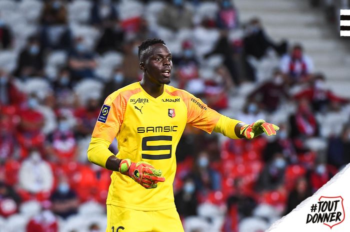 Kiper Rennes, Edouard Mendy, saat laga melawan Lille di Liga Prancis musim 2019/2020 pada 22 Agustus 2020 di Stadion Stade Pierre Mauroy, Lille.