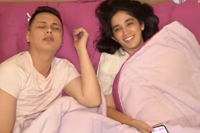 Curi-curi Kesempatan Rekam Ussy Sulistiawaty Saat Nggak Pakai Dalaman