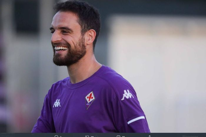 Mantan gelandang AC Milan, Giacomo Bonaventura, resmi berseragam Fiorentina.