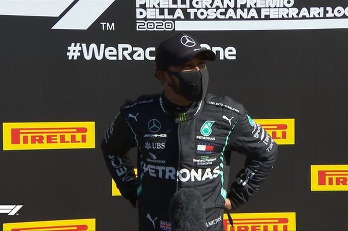 Pembalap Mercedes, Lewis Hamilton, saat diwawancarai usai mendapatkan pole position pada GP Toskana 2020 di Sirkuit Mugello, Italia, Sabtu (12/9/2020).