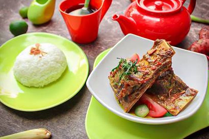 Pindang Iga Asam Pedas is available at Food Exchange and sTREATs restaurants at Novotel and ibis Styles Mangga Dua Square respectively.