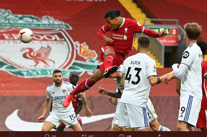 Proses terjadinya gol  bek Liverpool, Virgil van Dijk ke gawang Leeds United  pada laga perdana Liga Inggris 2020-2021 di Stadion Anfield, Sabtu (12/9/2020).