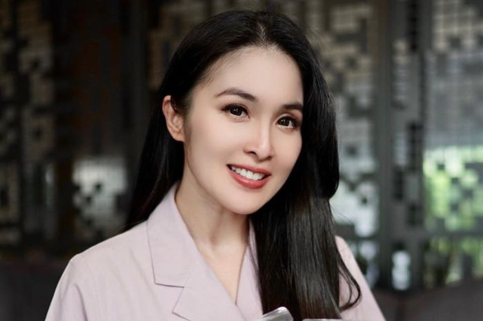Tak Pernah Pamerkan Hubungannya Pada Media, Sandra Dewi Bongkar Alasan