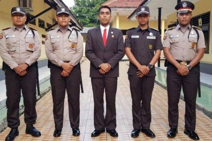 Tidak Lagi Putih Seragam Satpam Diganti Dengan Warna Mirip Polisi Polri Bisa Tumbuhkan Kebanggaan Semua Halaman Hype