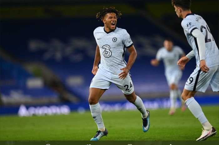 Pemain Chelsea, Reece James, merayakan gol yang dicetaknya ke gawang Brighton &amp; Hove Albion dalam kemenangan 3-1 pada laga perdana Liga Inggris 2020-2021.