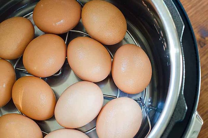 Coba Tambahkan Bahan Dapur Ini Agar Telur Rebus Mudah Dikupas Kulitnya