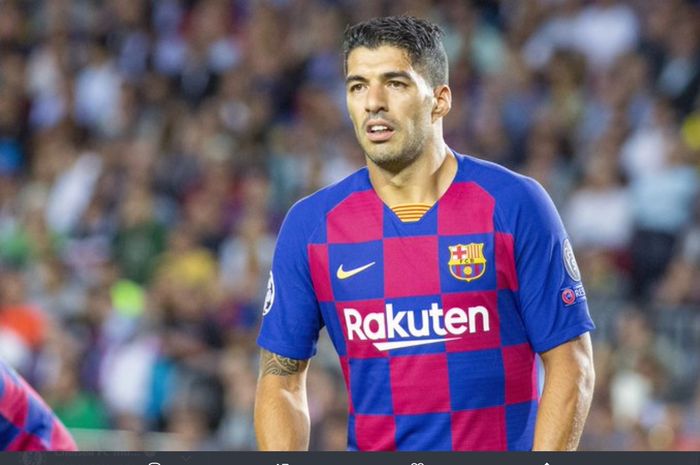 Penyerang Barcelona, Luis Suarez, tengah dalam persimpangan jalan, antara bertahan atau pindah ke klub baru pada bursa transfer musim panas 2020.