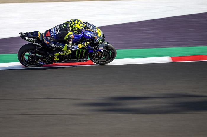 Pembalap Monster Energy Yamaha, Valentino Rossi, ketika melakoni sesi latihan bebas ketiga MotoGP Emilia Romagna di Sirkuit Misano, Italia, 19 September 2020.