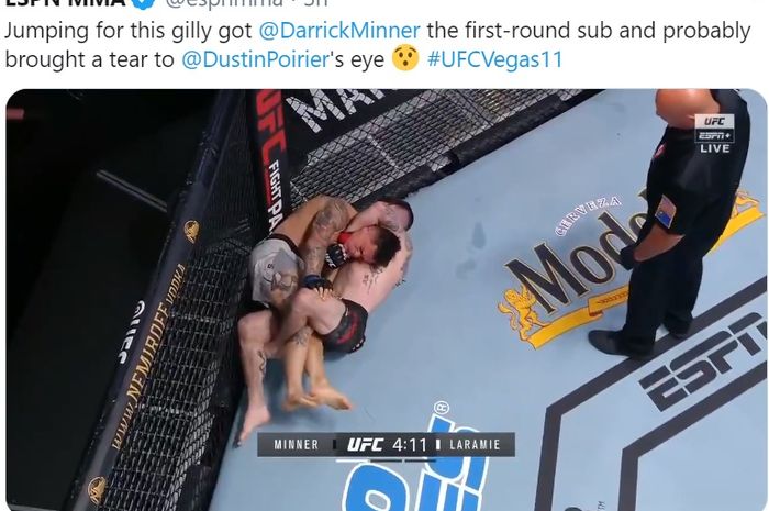 Darrick Minner mendominasi T.J. Laramie dengan kuncian guillotine choke di UFC Fight Night 178, Minggu (20/9/2020) pagi WIB.