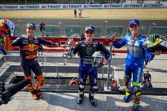 Dari kiri ke kanan, Pol Espargaro (Red Bull KTM), Maverick Vinales (Monster Energy Yamaha), dan Joan Mir (Suzuki Ecstar) di podium balapan MotoGP Emilia Romagna di Sirkuit Misano, Minggu (20/9/2020).