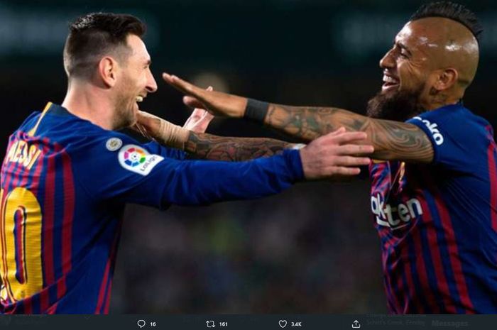 Lionel Messi dan Arturo Vidal saat bermain bersama di Barcelona.