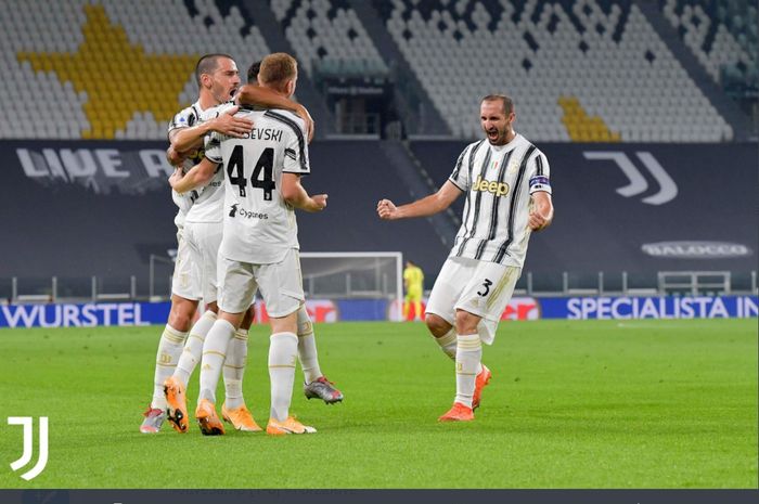Pemain Juventus merayakan gol yang dicetak Dejan Kulusevski dalam laga melawan Sampdoria di Liga Italia, Minggu (20/9/2020) di Allianz Stadium, Turin.