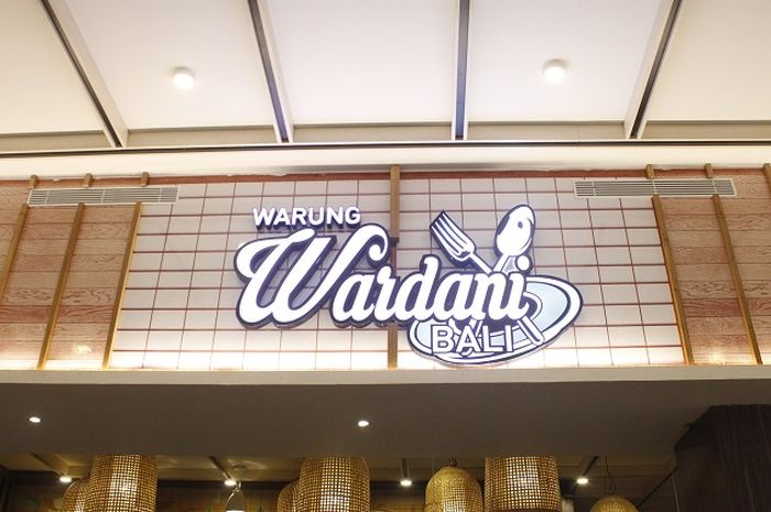 Warung Wardani at Transpark Mall Bintaro brings the legendary nasi campur Bali (Balinese mixed rice) to your table.