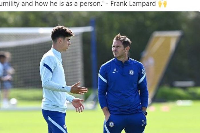 Pelatih Chelsea, Frank Lampard, berbicara dengan Kai Havertz.