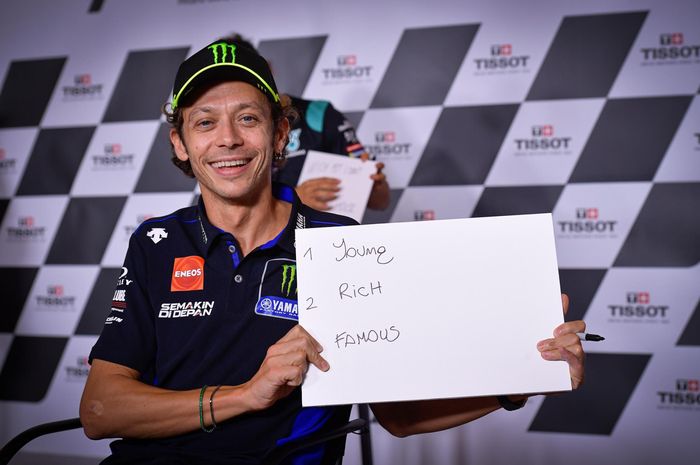 Pembalap Monster Energy Yamaha, Valentino Rossi, pada konferensi pers jelang MotoGP Emilia Romagna 2020.