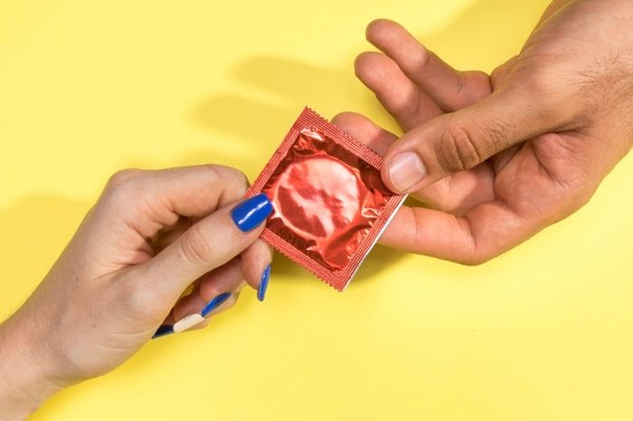 Cara Menggunakan Kondom dengan Benar agar Mencegah 