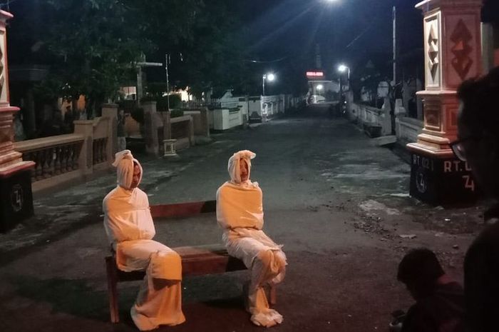 Tafsir Mimpi Jangan Takut Arti Mimpi Melihat Pocong Bisa Jadi Bisnis Anda Laris Manis Semua Halaman Grid Star