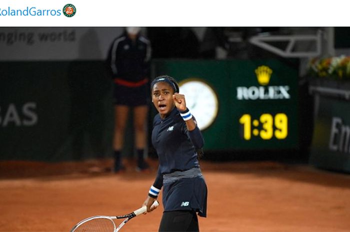 Petenis tunggal putri Amerika Serikat, Coco Gauff, menyingkirkan Johanna Konta (Inggris) pada babak pertama French Open 2020 di Stade Roland Garros, Paris, 27 September 2020.