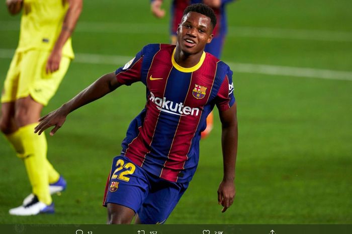 Momen Ansu Fati melakukan selebrasi usai menjebol gawang Villarreal pada laga perdana Barcelona di Liga Spanyol 2020-2021, Minggu (27/9/2020).