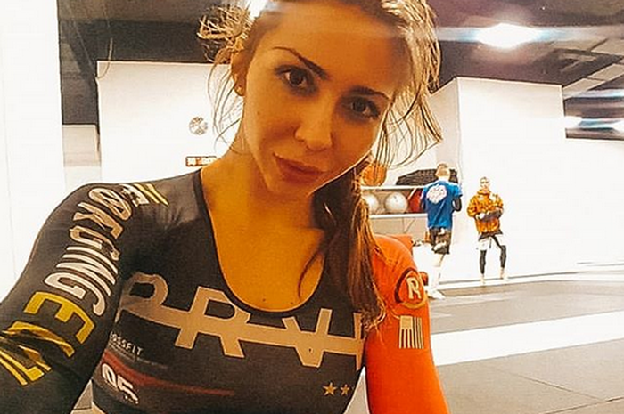 Petarung MMA cantik asal Rusia, Angelina Semenoova.