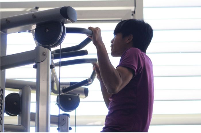 Pemain Timnas U-19 Indonesia menjalani latihan di pusat kebugaran untuk meningkatkan kekuatan otot mereka sesuai tuntutan Shin Tae-yong.