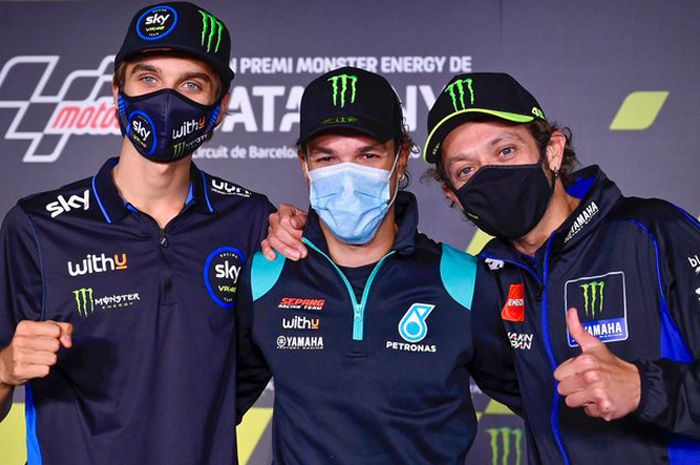 Bikin nyesek Franco Morbidelli (tengah) tak kedapetan motor MotoGP Yamaha M1 spek pabrikan sebagaimana dengan Valentino Rossi (kanan)