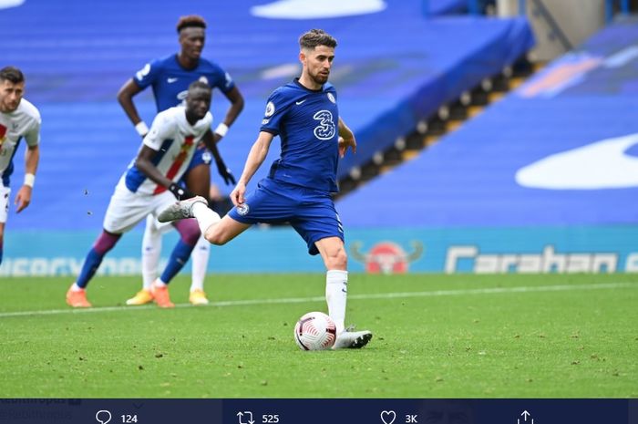 Jorginho mencetak dua gol lewat titik putih 