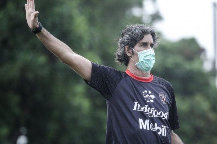 Pelatih Bali United, Stefano Cugurra Teco.