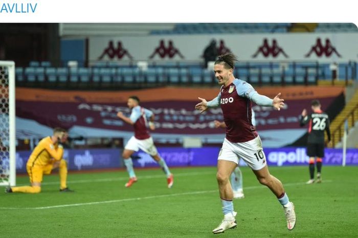 Gelandang Aston Villa, Jack Grealish, merayakan gol yang dicetak ke gawang Liverpool dalam laga Liga Inggris di Stadion Villa Park, Minggu (4/10/2020).