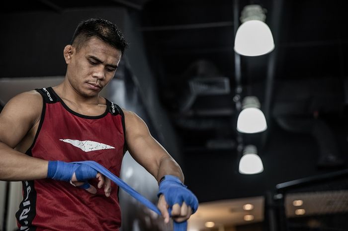 Petarung MMA yang mentas di ajang ONE Championship asal Indonesia, Eko Roni Saputra.