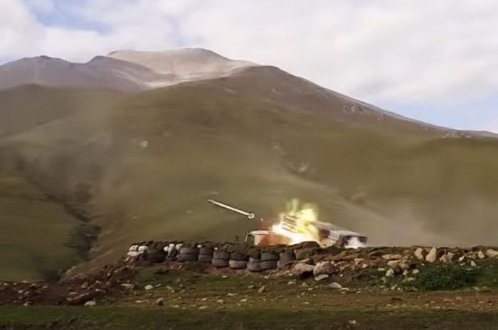 Azerbaijan menggunakan drone canggih untuk mengebom Armenia.