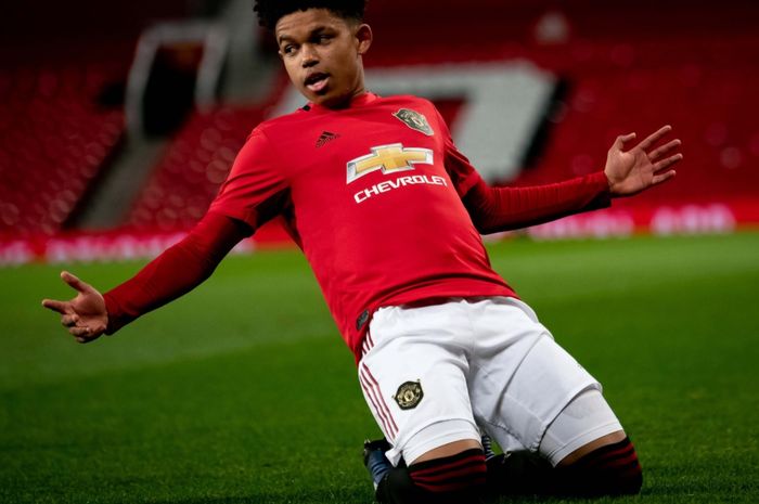 Pemain akademi Manchester United, Shola Shoretire, digadang-gadang bakal masuk tim utama dan menjadi 'The Next Jadon Sancho'.