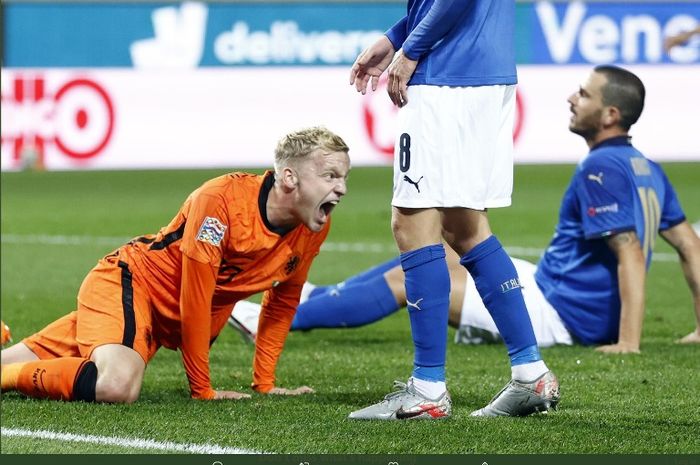 Gelandang timnas Belanda, Donny van de Beek, dalam laga kontra timnas Italia pada Rabu (14/10/2020).