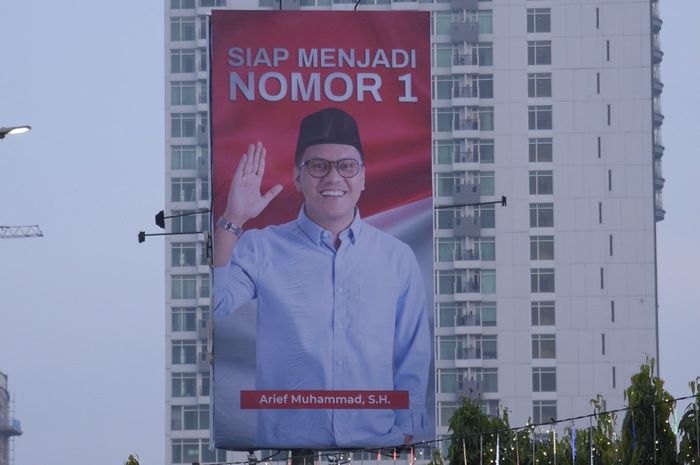 Baliho Arief Muhammad Ternyata Strategi Marketing Untuk Brand Fashion