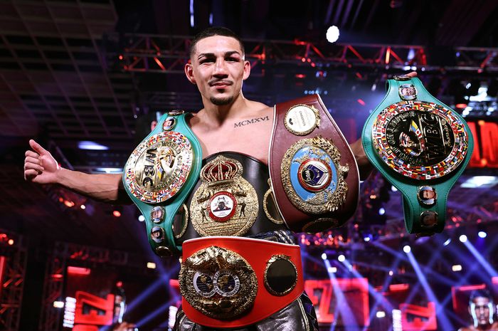 Petinju Teofimo Lopez mengalahkan Vasyl Lomachenko, Minggu (18/10/2020) WIB di Nevada, untuk menguasai sabuk juara kelas ringan versi IBF, WBA, WBO, dan The Ring.