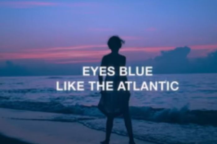 Like blue like the atlantic. Eyes Blue like the Atlantic. Айс Блу лайк зе Атлантик. Песня Eyes Blue like. Eyes Blue like the Atlantic перевод.