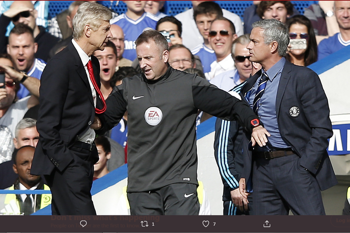 Arsene Wenger (kiri) dan Jose Mourinho (kanan) saat berselisih dalam laga antara Chelsea dan Arsenal.