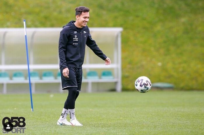 Pemain Timnas U-22 Indonesia Egy Maulana Vikri menjalani latihan Lechia Gdansk.