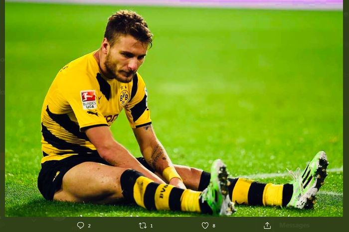 Ekspresi lesu Ciro Immobile saat membela Borussia Dortmund.