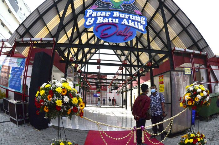 Risma Resmikan Pasar Burung dan Batu Akik Dolly Surabaya
