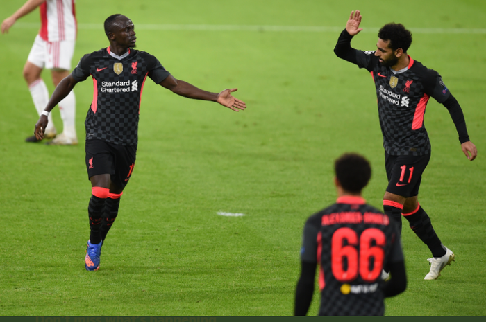 Sadio Mane dan Mohamed Salah merayakan gol untuk Liverpool ke gawang Ajax Amsterdam.