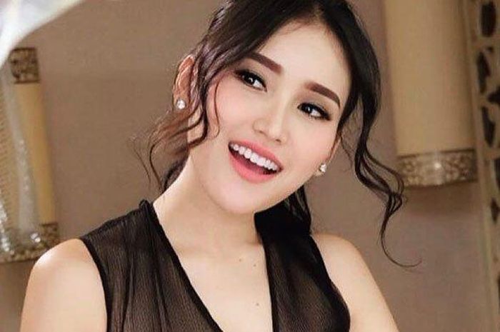 Pantas Cintanya Terus Bersambut, Terbongkar Rahasia Ayu Ting Ting dalam Menaklukkan Hati Para Pria Pujaan Hatinya, Doyan Main Dukun?