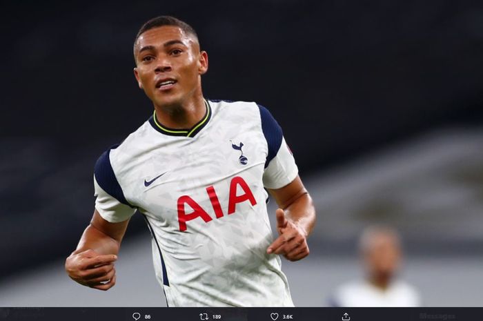 Penyerang Tottenham Hotspur, Carlos Vinicius.