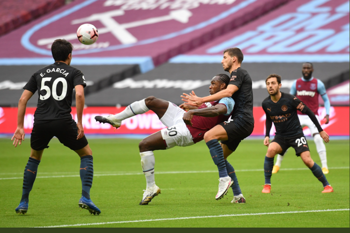 Michail Antonio mencetak gol pertama West Ham United atas Manchester City