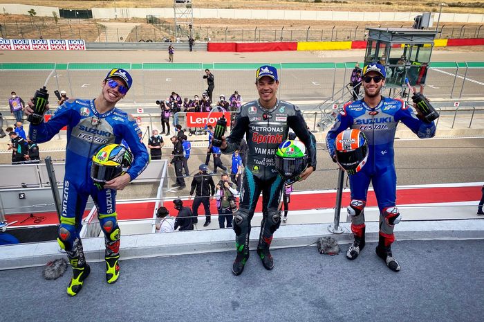 Para penghuni podium MotoGP Teruel 2020, (dari kiri ke kanan) Joan Mir, Franco Morbidelli, dan Alex Rins.